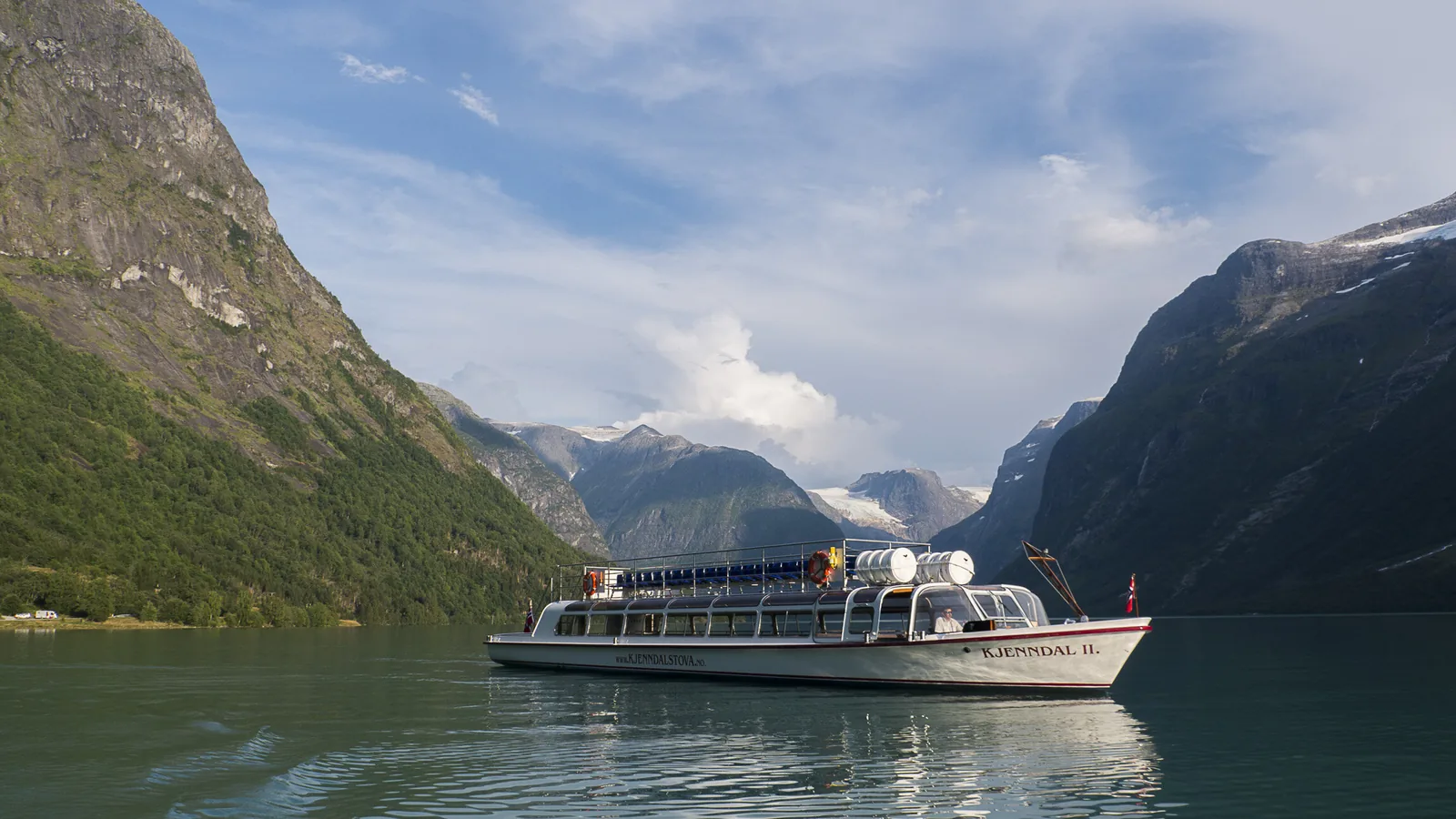 MS Kjenndal II på Lovatnet